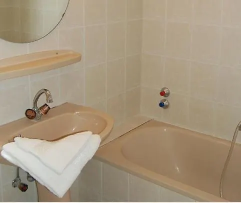 לינה וארוחת בוקר Cziraky Panzio